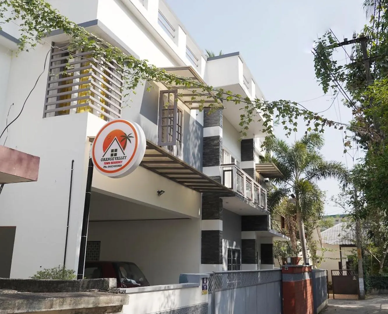 Orange Valley Town Residency Тривандрум Проживание в семье